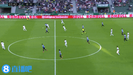 德托马斯远射被没收,向跑位的武磊示意“我的我的”