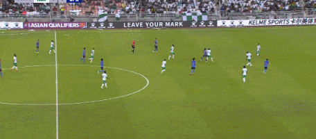 日本0-1落后!柴崎岳回传变“助攻”,沙特前锋布雷亚坎破门