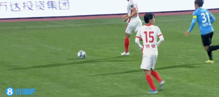 贺惯受伤被担架抬下场，傅欢替补上场