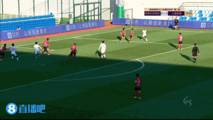 神仙球！保利尼奥禁区角上选择吊门，皮球擦横梁入网