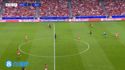 萨内门前无私横传，莱万轻松推射空门得手