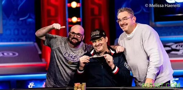 Phil Hellmuth再次刷新历史 斩获第16条金手链