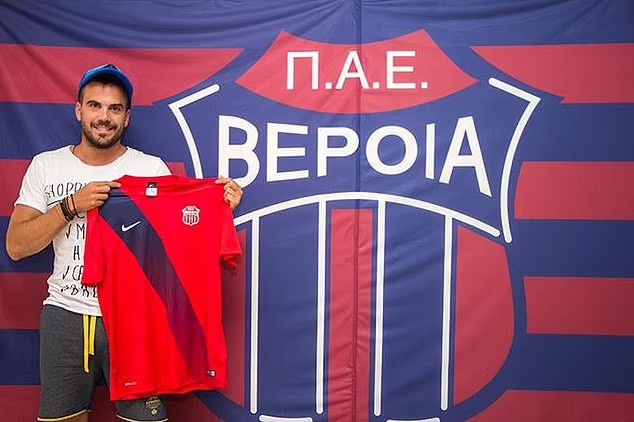 邮报：前希腊U21国脚在车内窒息而亡，警方怀疑涉嫌谋杀