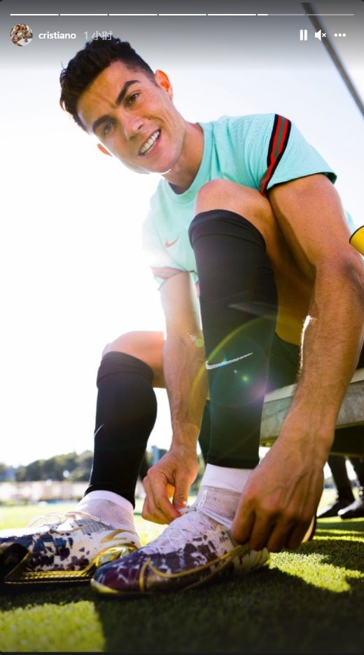 阳光下的少年,C罗穿新球鞋备战国家队比赛