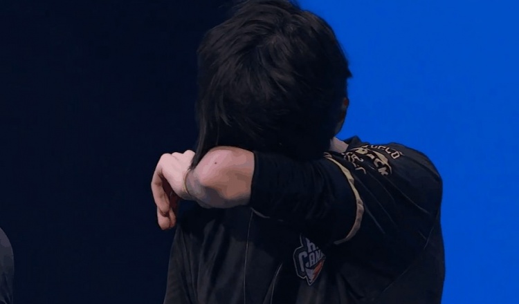 明年继续加油吧！RED不敌PCE后选手遗憾落泪