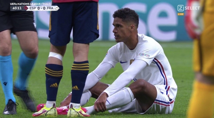 伤不起啊!瓦拉内无对抗情况下受伤,接下来曼联将迎魔鬼赛程