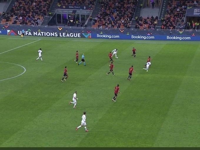 马卡裁判专家：姆巴佩明显越位了，这不划线真难以置信