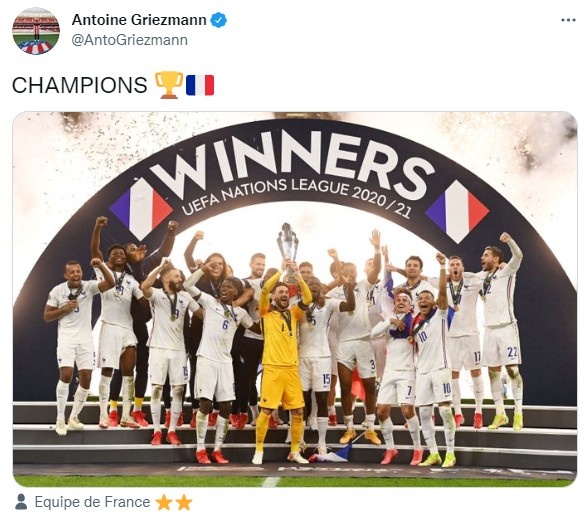 开心无比!格列兹曼晒全队捧杯照:冠军们!