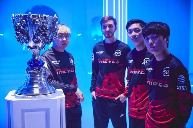 100T.Ssumday：T1战队的策略就是死抓上路，只要我稳住就有胜算