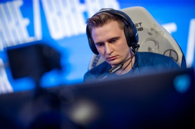 MAD.Humanoid:感觉东方选手比西方选手的操作要好很多