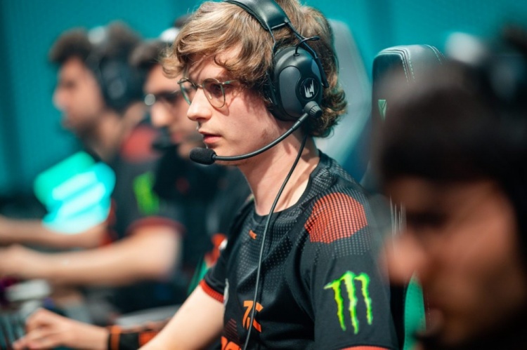 FNC下路Upset澄清队伍内讧传闻：请停止猜测与造谣,希望战队加油