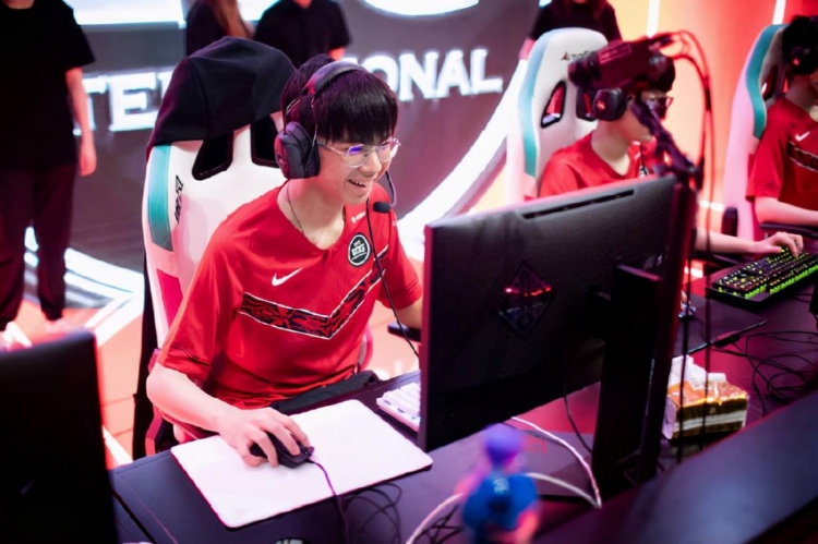 专心上分!EDG替补打野Junjia冲上欧服前10:奇亚娜或成杀手锏