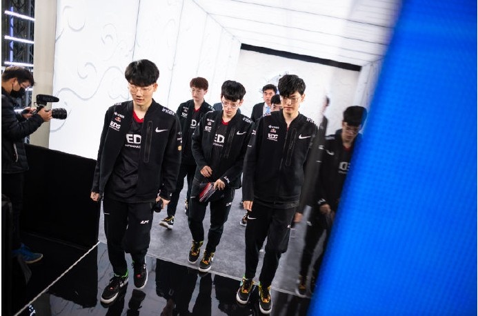 韩网热议EDG小组第二：请八强赛EDG打RNG吧，LNG给我小组出局