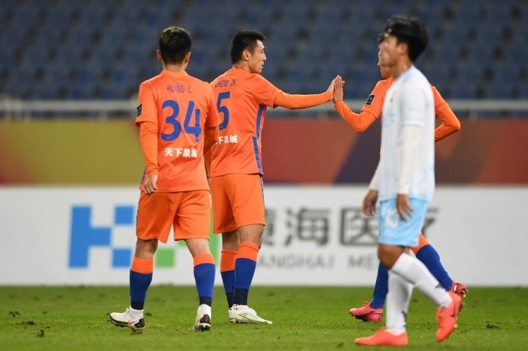 半场-郑铮任意球圆月弯刀 山东泰山暂1-0青岛青春岛