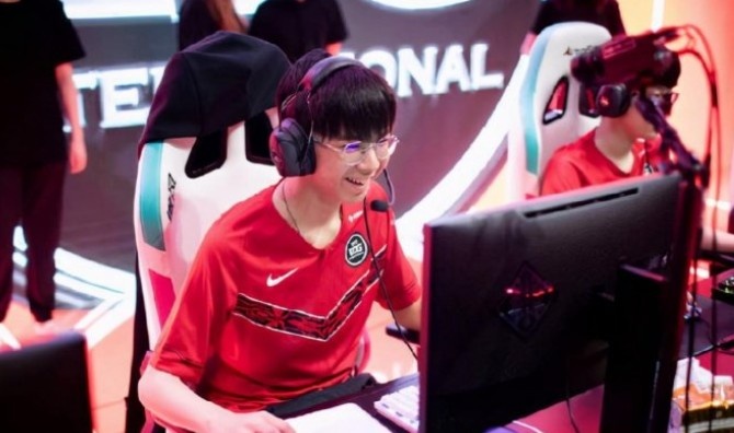 EDG.Junjia登顶西欧服 S11参赛选手LPL三人冲上千分