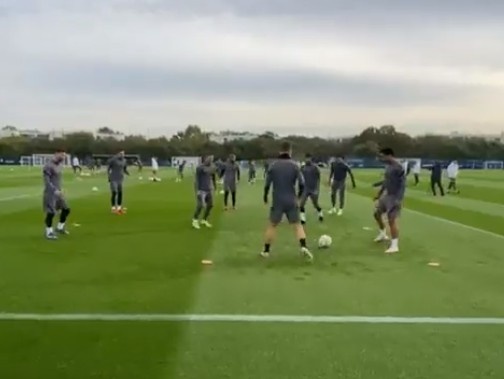 ?队内训练被埃雷拉穿裆 内马尔立即起身“报复”将其放倒