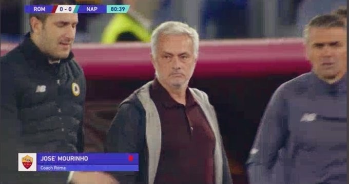 穆里尼奥两黄变一红,被罚下后朝裁判竖大拇指