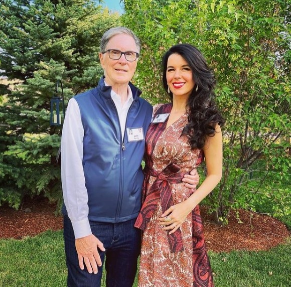 利物浦老板娘更新INS庆祝5-0客胜曼联