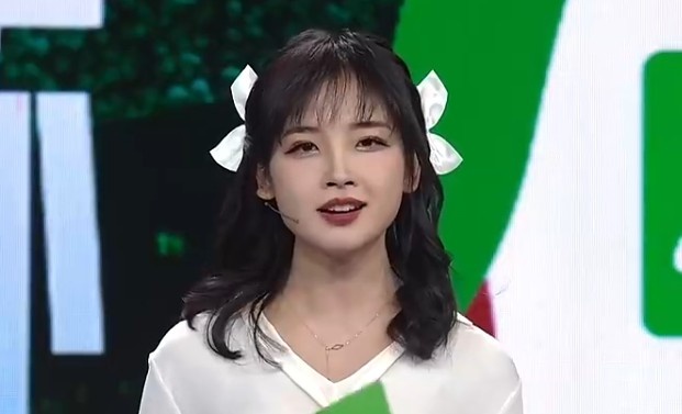 不懂但好学,王冰冰主持“追梦世界杯”新媒体直播特别节目