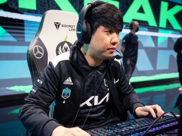 解说瞳夕致歉:为此前直播中对于Khan选手的不当玩笑感到抱歉