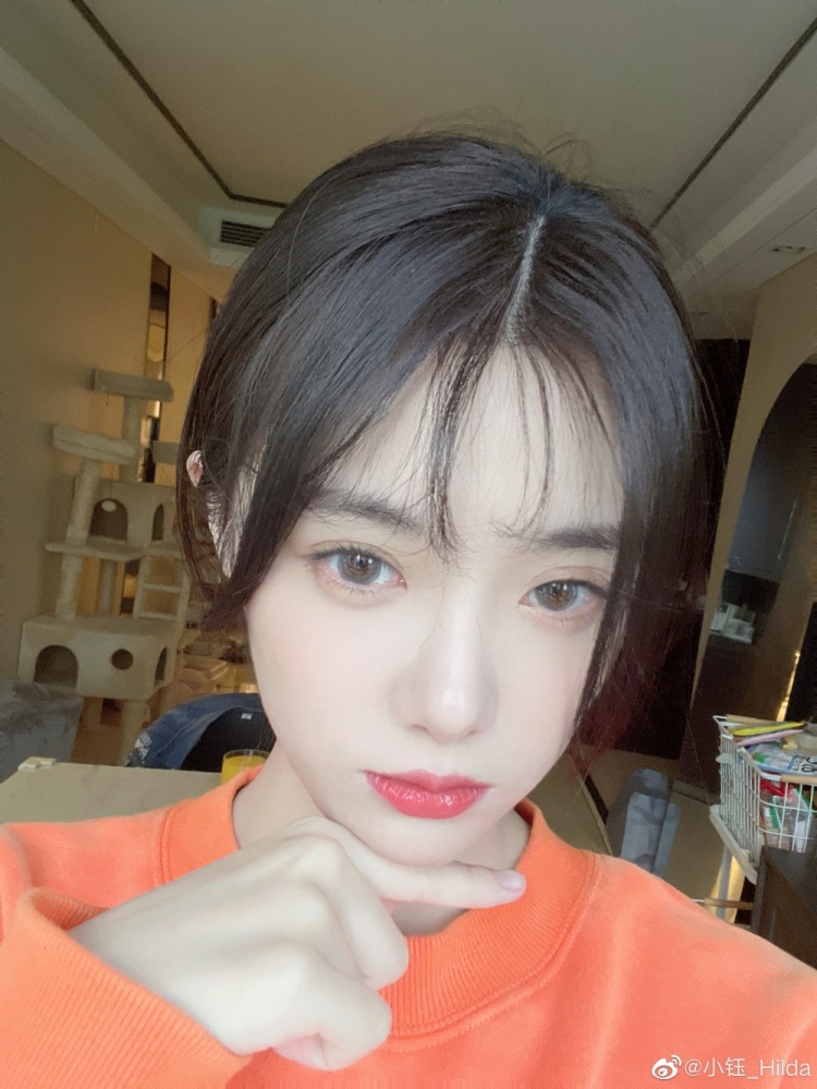 小钰：我这嘴咋办啊！ 干得快要死掉了 每天都是干到流血