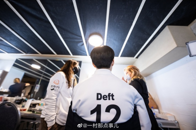 LPL官方专题摄影师一村晒冰岛选手花絮照：“第六年”