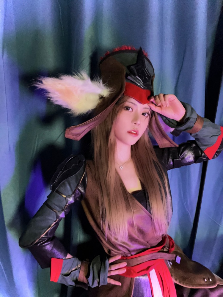 周淑怡更博晒Cos照:国服女克烈!