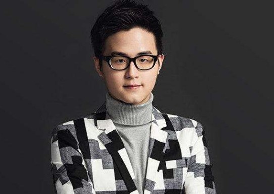 解说记得：T1打DK首先是Faker状态，其次胜负手在野辅