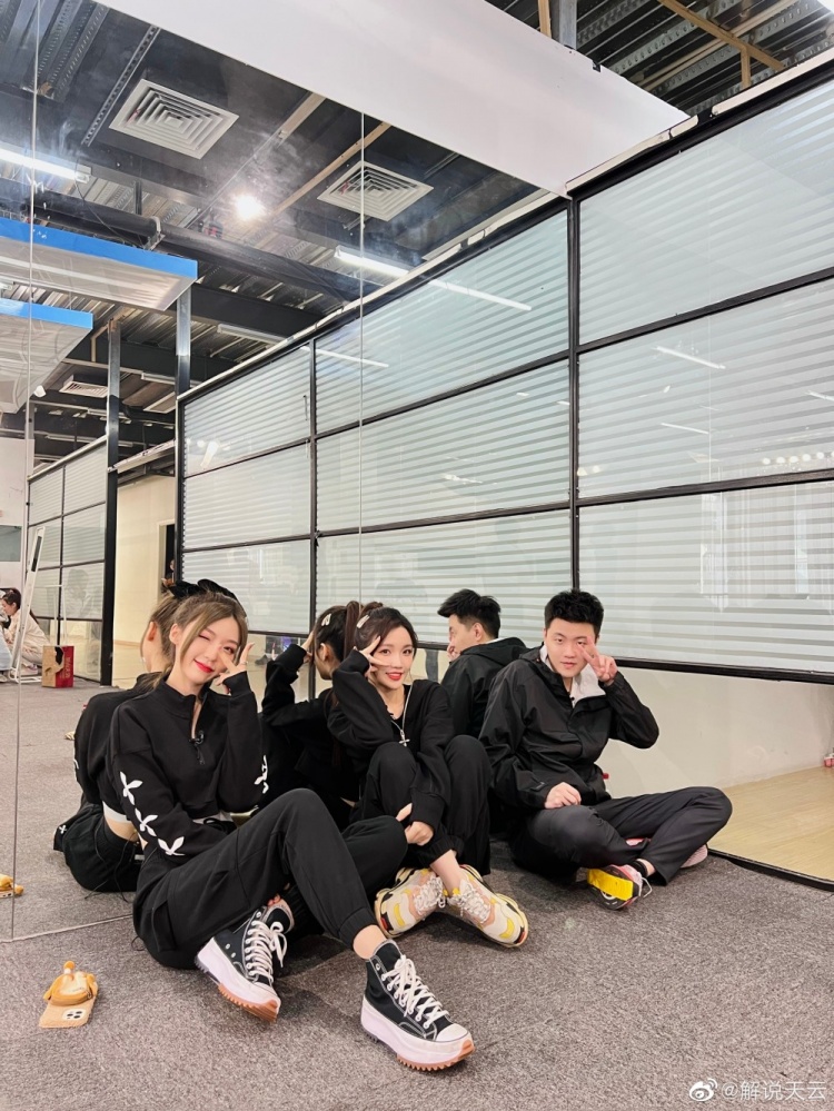 KPL解说天云晒活动返图:虽然我们队输了 但是还是很开心