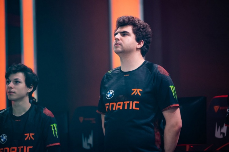 外媒爆料：Bwipo将不会和FNC续约 新赛季重回上单位置