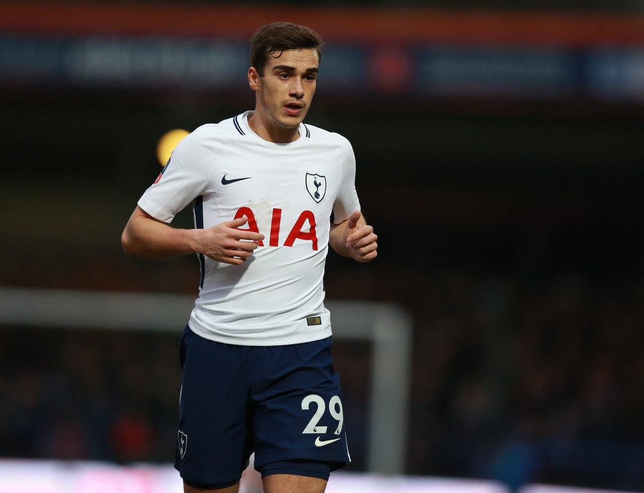 曼晚:曼联本想签下温克斯,但因其不是防守型中场而放弃