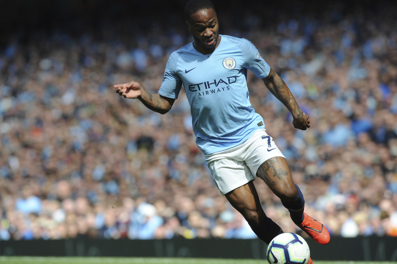 伊恩赖特：斯特林需解决上场时间少问题，不知他与瓜帅发生了什么