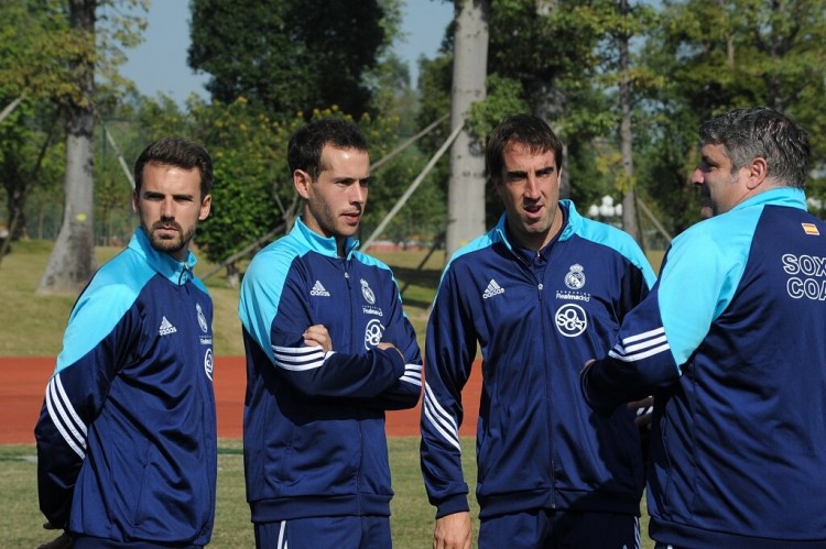 恒大足校教练：外教认为在学校就该练团队，国内青训则却在练个人