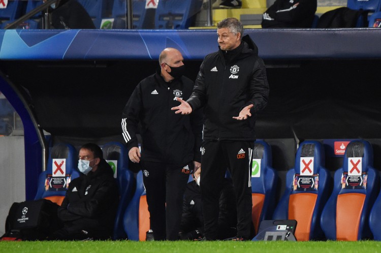 内维尔:索尔斯克亚的压力非常巨大,但曼联本赛季不会换帅