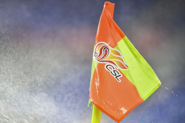 记者:有中超教练员为维持士气,自掏腰包在队员微信群发红包