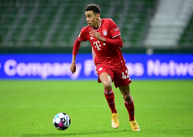 穆西亚拉本赛季欧冠每90分钟成功过人7.7次 超过其他任何人