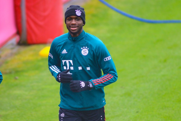 拜仁跟队记者:夸西无意在明年1月外租离队