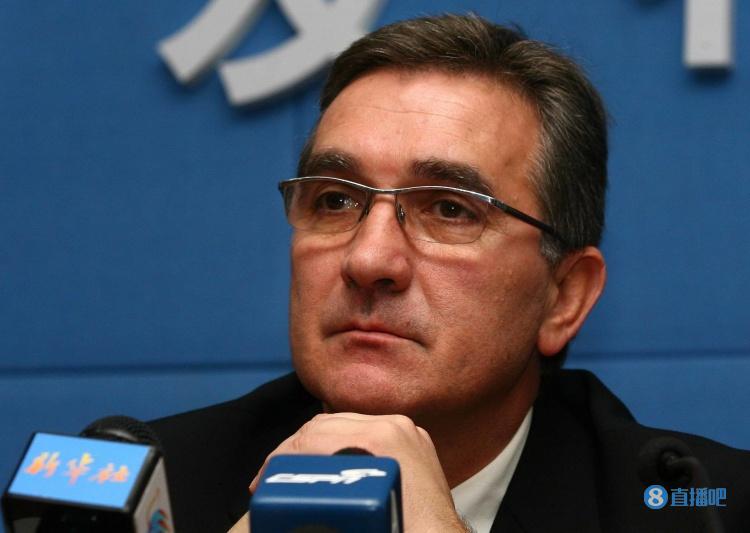 马德兴:阿曼队“欣喜”国足将前往西亚作战,正联系热身赛对手