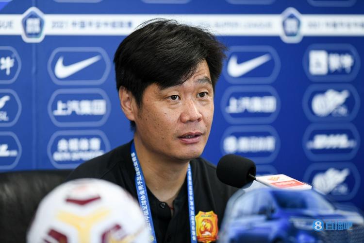 李霄鹏：这支泰山队更有活力了，武汉队硬实力差一点输球正常