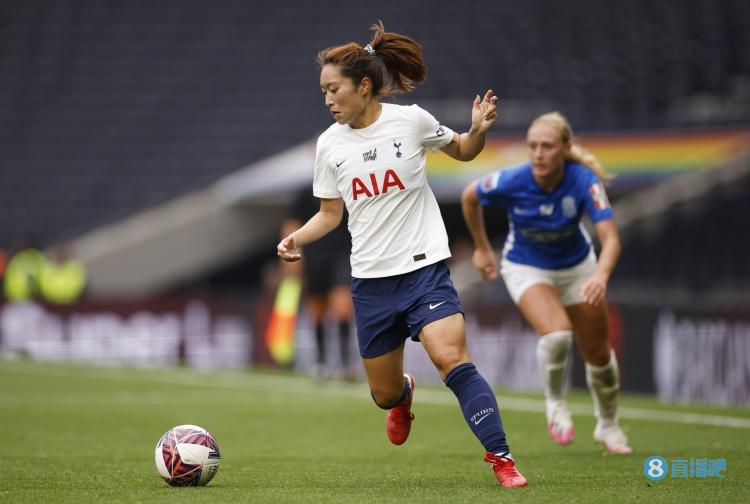 热刺女足主帅谈唐佳丽正式比赛首球:为此她付出了难以置信的努力