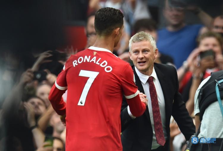 曼晚：C罗试图团结更衣室，让球员们支持索尔斯克亚