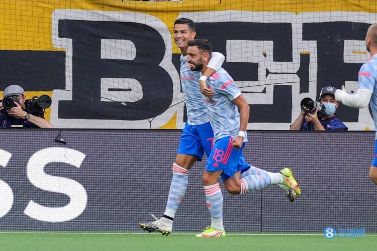 曼联官方祝贺C罗、B费入围金球奖候选