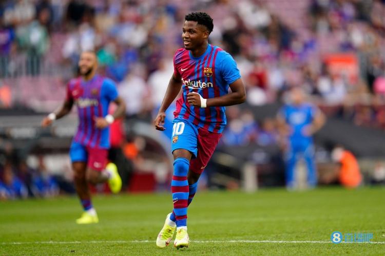 法蒂:对续约感到非常高兴,感激俱乐部给我机会在这里踢球