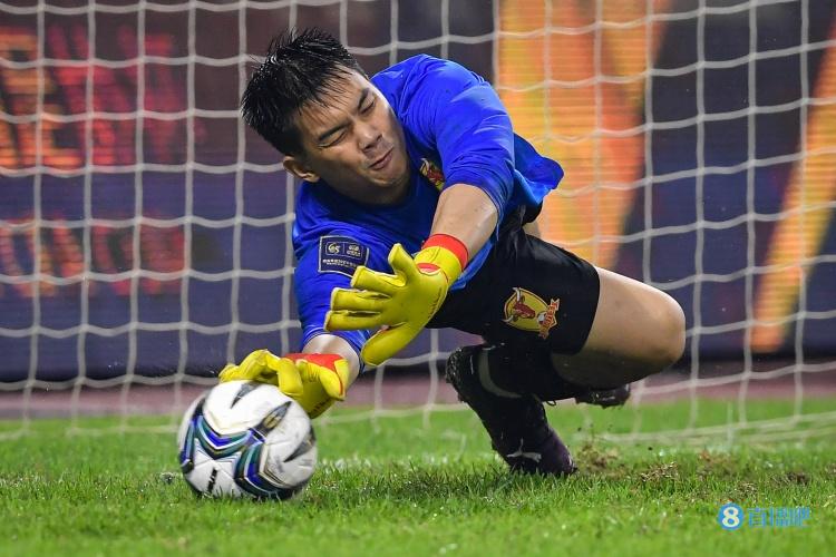 国安五轮点球仅罚进两球,四川九牛门将杨超五次扑救全部碰到皮球