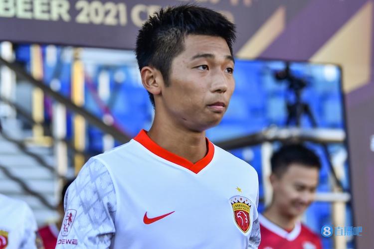 海港小将陈序煌:第一次首发时确实挺紧张 自己的偶像是哈维