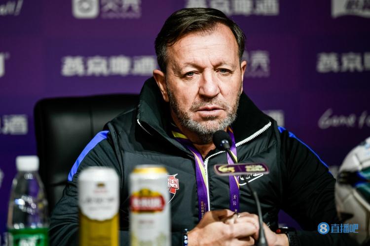 卡洛斯:深圳队不会龟缩防守,还有整整90分钟可以逆转申花