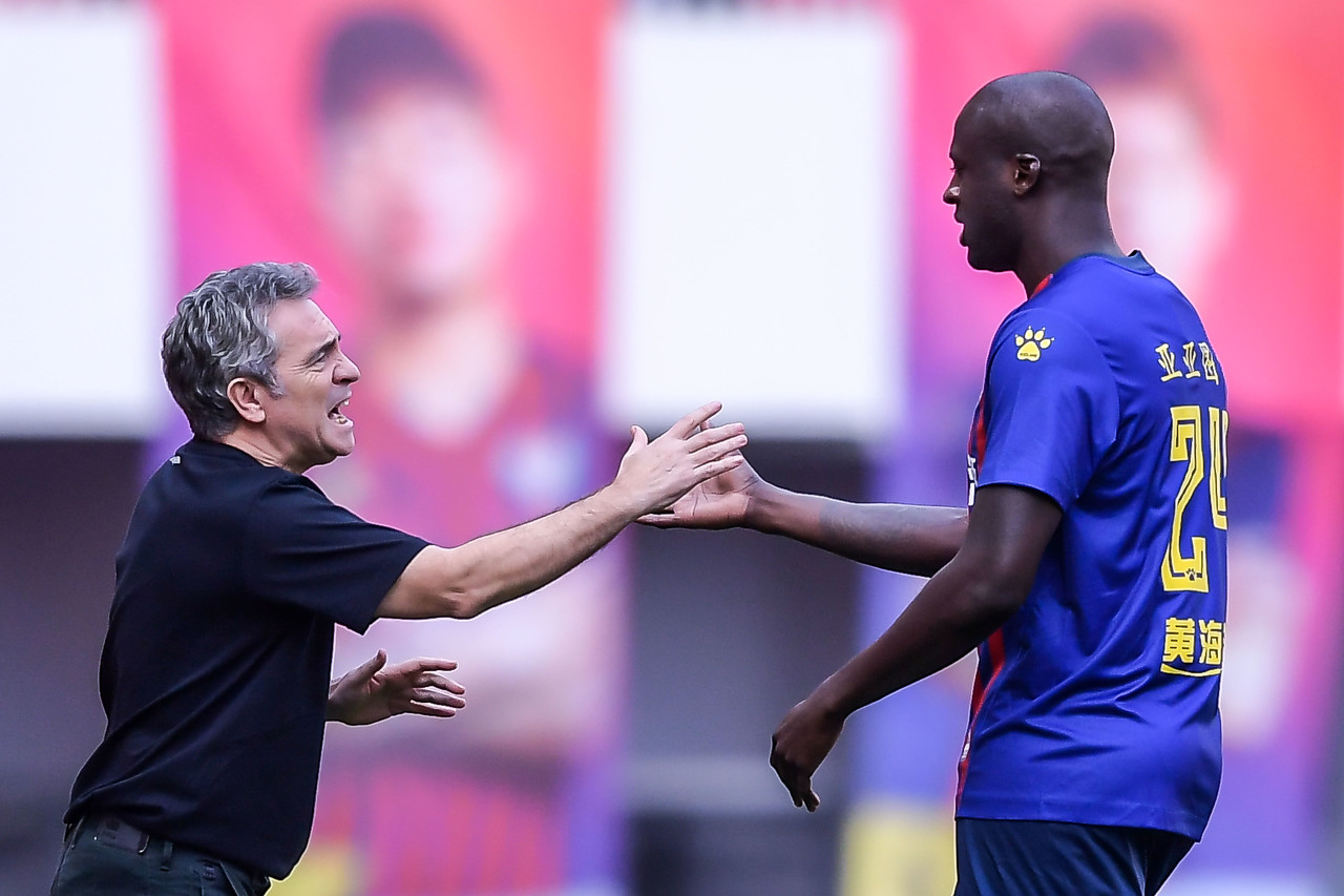 世体：前青岛黄海主帅、现曼城助教利略也在巴萨新帅候选名单上