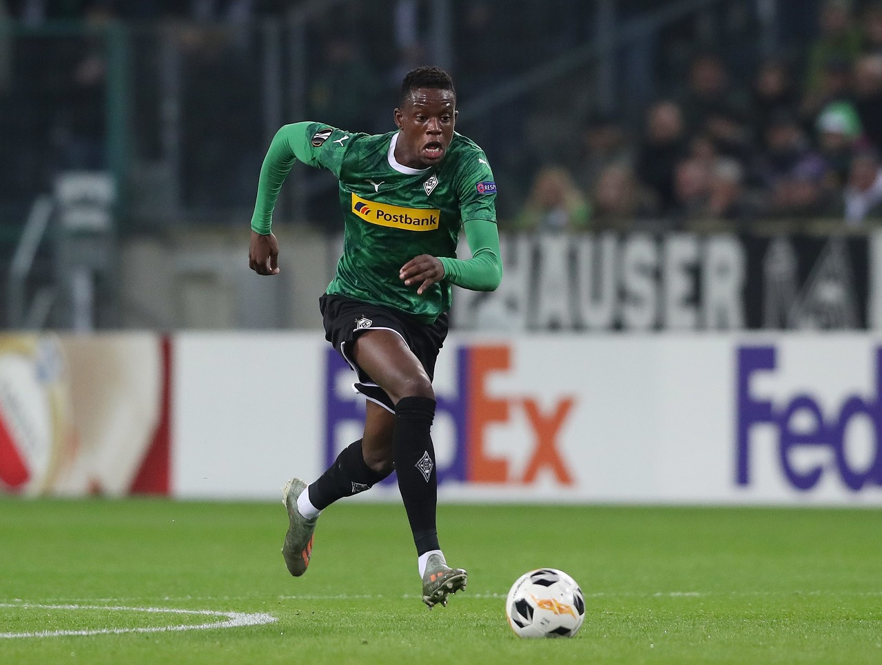 体图:多特也有意免签门兴中场扎卡里亚