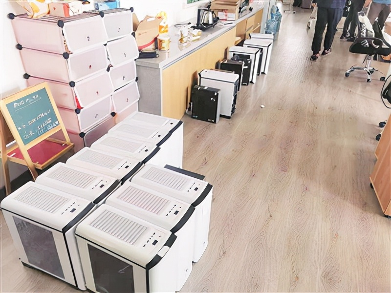 上线3个月7万人次参赌，狂揽赌资3500万元，70余人落网……藏在电子竞技背后的“小酒馆”疯狂吸金