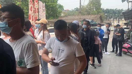 直击云南瑞丽“7·4”疫情防控：全员核酸检测有序开展 民众从容抗疫